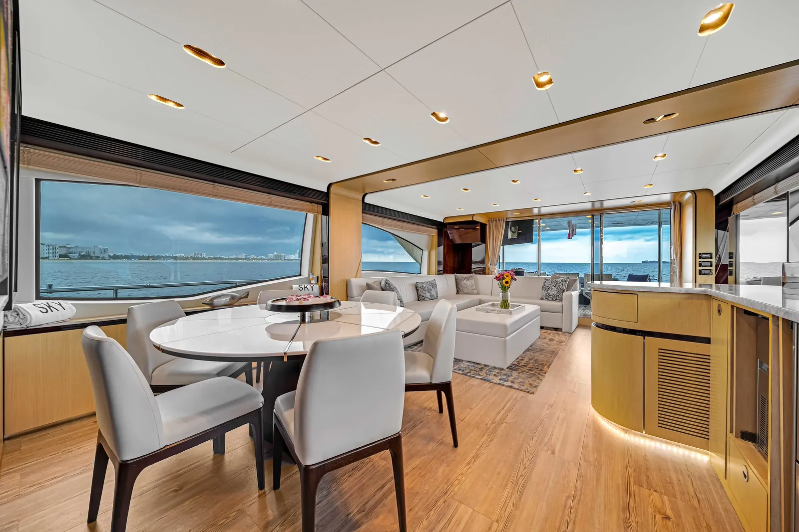 84' Azimut — image 7