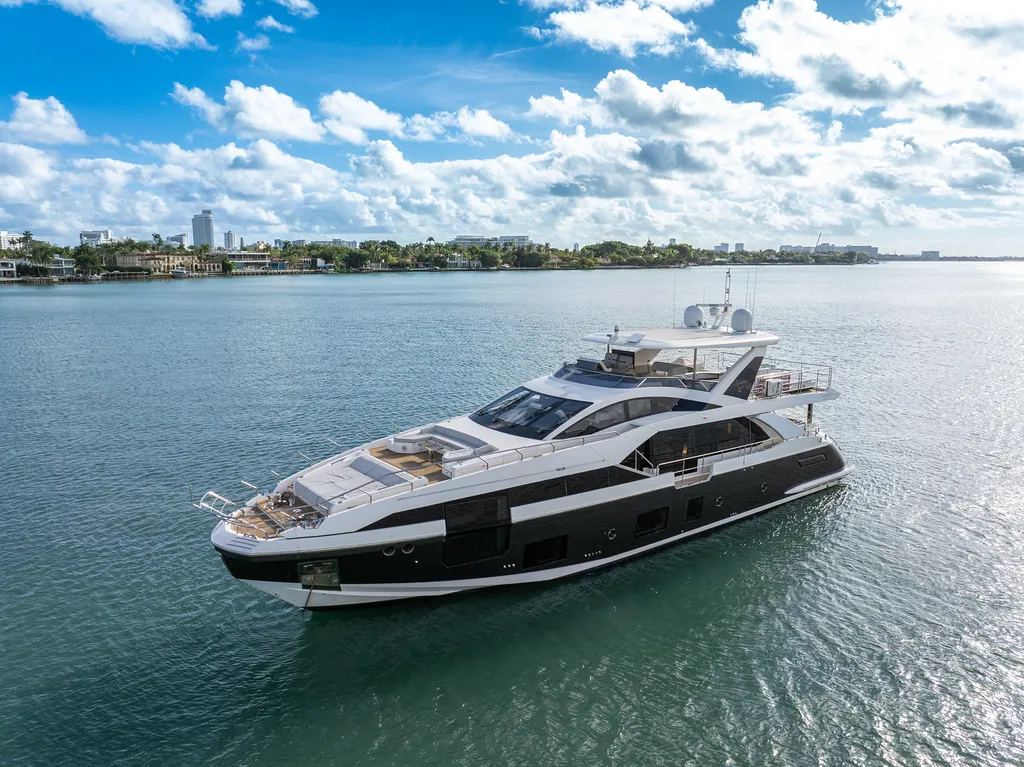88' Azimut image 1