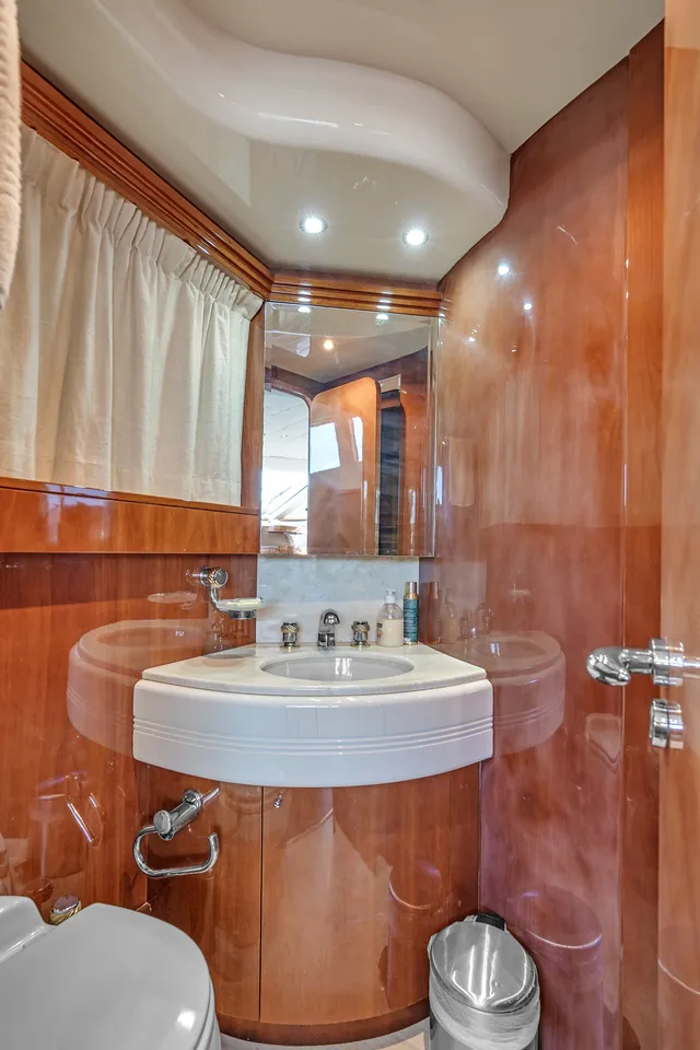 90' Azimut — image 17