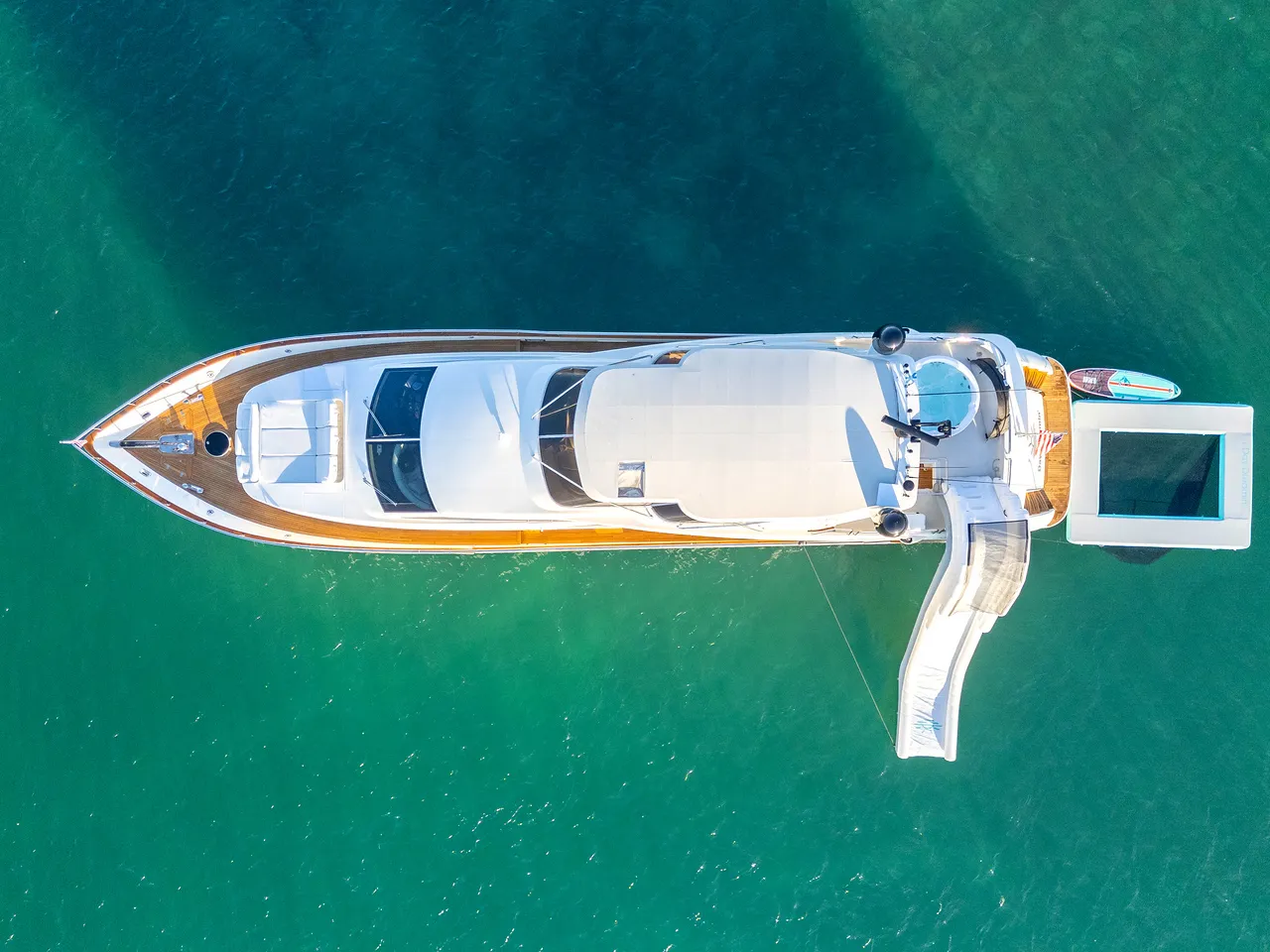 90' Azimut image 2