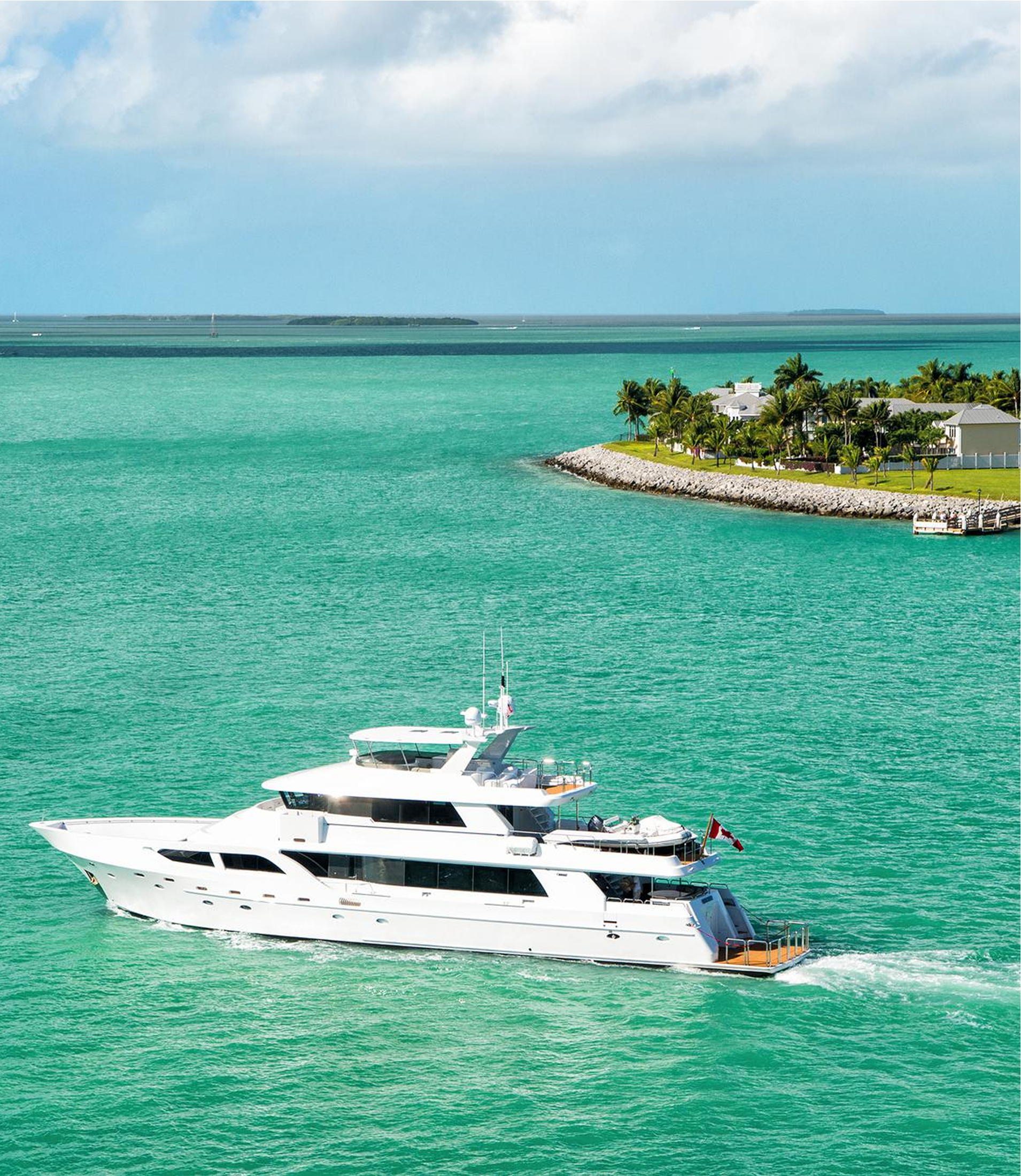 Luxury yacht cruising near Bimini island